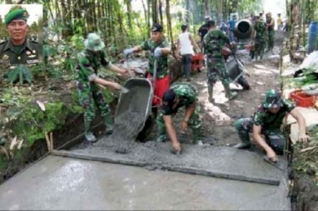 “Bilah Pedang” Prajurit Berhasil Ciptakan Jalur Evakuasi Erupsi Merapi Baru