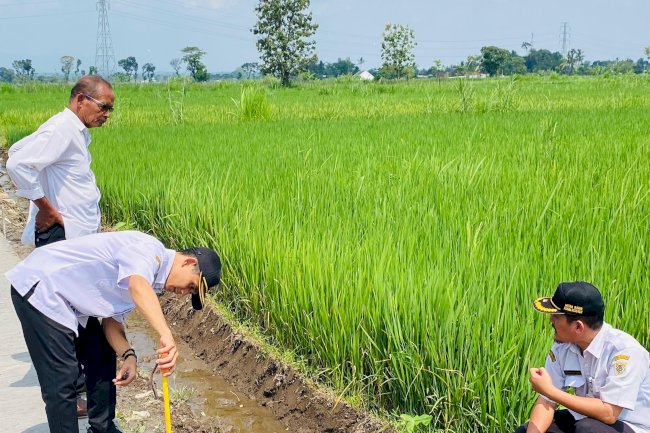 Pastikan Tepat Sasaran, Dispermasdes Monitoring Langsung TMMD Sengkuyung Tahap II di Solodiran