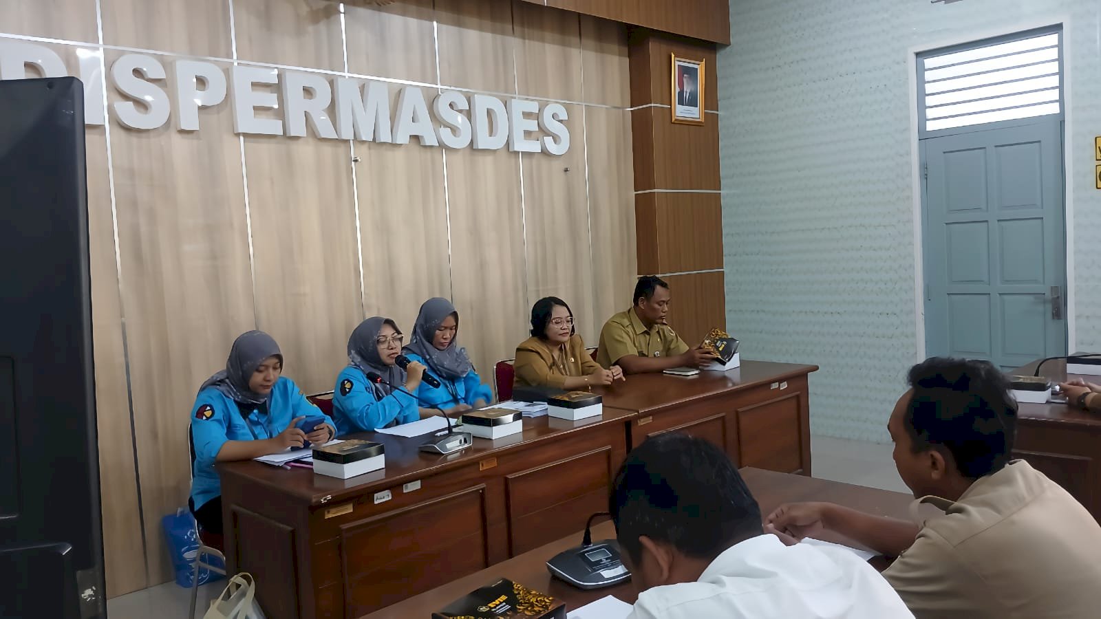 Dinas Pemberdayaan Masyarakat dan Desa Kabupaten Klaten Melaksanakan  Penyerahan Buku Tabungan