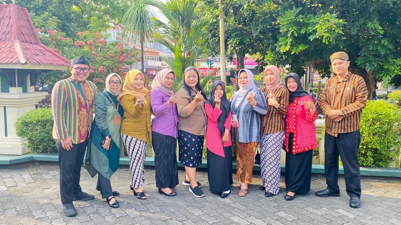 Pegawai Dispermasdes Kabupaten Klaten Mengikuti Upacara Peringatan Hari Kartini 2026 di Halaman Pendopo Pemda Klaten
